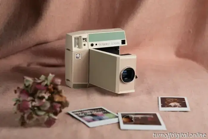 Two new Lomo’Instant Square Glass camera models.