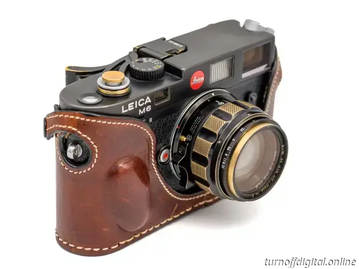 The Omnar Bertele 50mm 𝒇2 MC FLB is a contemporary version of the classic Jena lens design that originated in 1934.