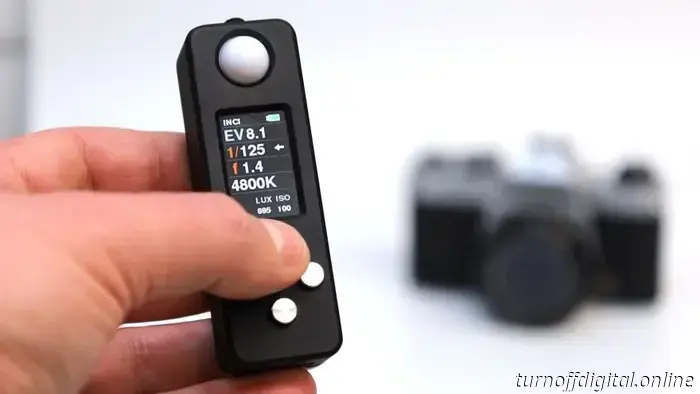 Reveni Labs has introduced LUMO, a compact incident/reflective light meter priced at $140, featuring a full-color display.