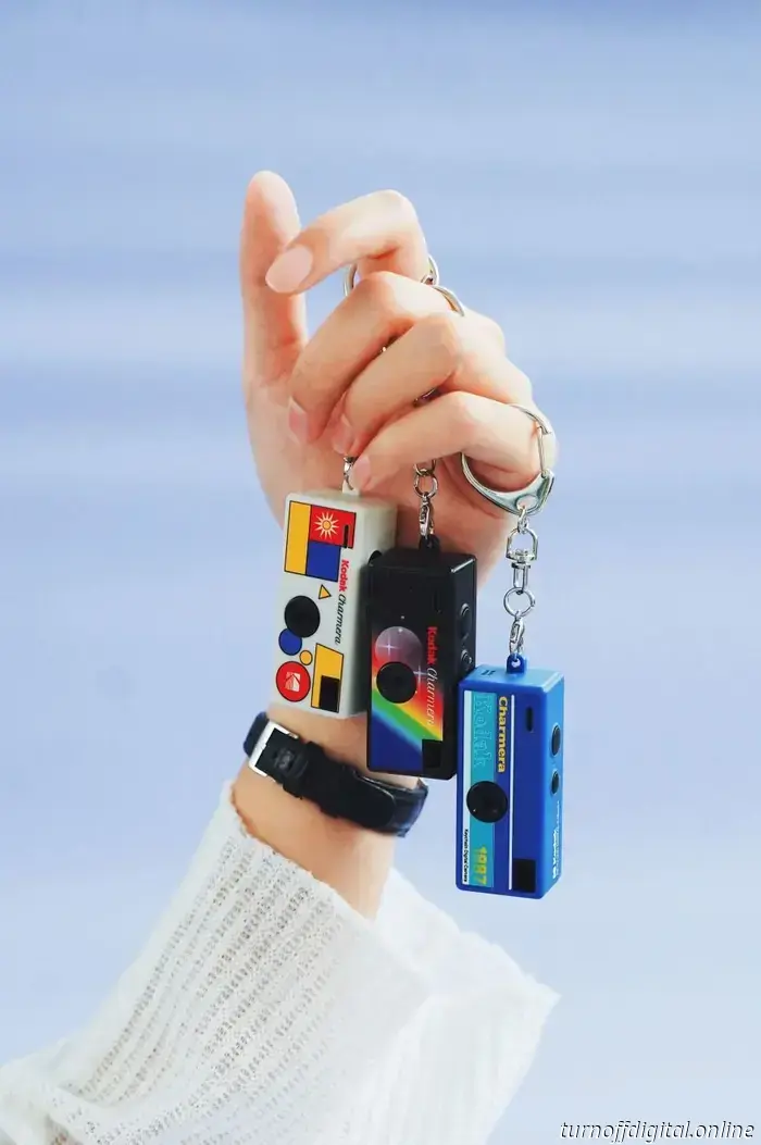 RETO has introduced a compact KODAK CHARMERA digital keychain camera with 1.6 megapixels.